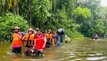 বন্যার্তদের পাশে রেড ক্রিসেন্ট সোসাইটি