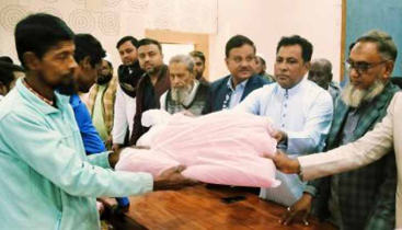 তারেক জিয়ার নির্দেশে বারহাট্টায় কম্বল বিতরণ