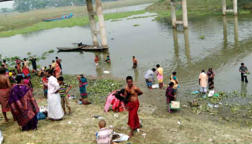 কেন্দুয়ায় গোগ বাজার ত্রিবেনীঘাটে মহাষ্টমী স্নান উৎসব