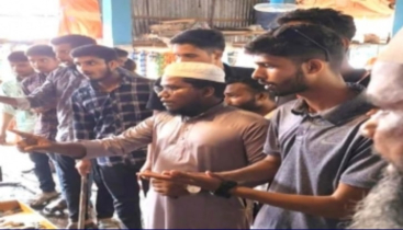 দুর্গাপুরে বাজার মনিটরিংয়ে শিক্ষার্থীরা