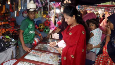 ফুলবাড়ীতে ঐতিহ্যবাহী বউ মেলা যেখানে ক্রেতা শুধুই নারী