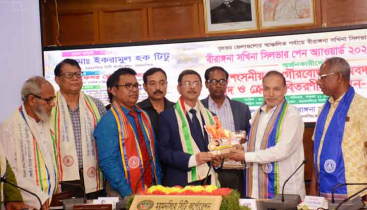 দেশের ১৮ ‍গুণী পেলেন বীরাঙ্গনা সখিনা সিলভার পেন অ্যাওয়ার্ড