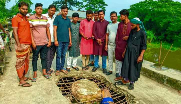 কেন্দুয়ায় ভাঙ্গা ব্রীজ ও রাস্তা সংস্কার করলো যুবদল নেতা
