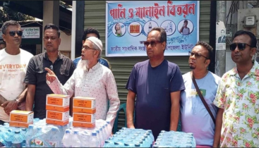 নাগরপুরে পথচারীদের মাঝে বিশুদ্ধ পানি বিতরণ