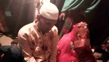 টাকার জন্য চলে যাওয়া সেই বর বিয়ে করলেন বিনা যৌতুকে