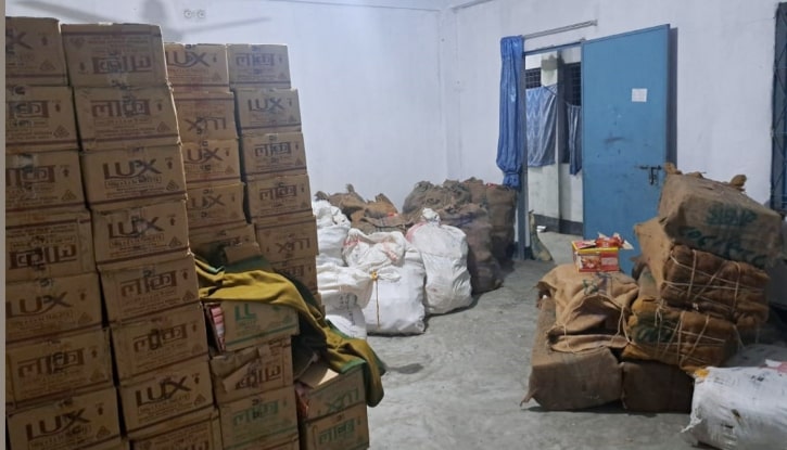 নিত্যপণ্য দিয়ে ভোট কেনার চেষ্টা চেয়ারম্যান প্রার্থী সালমাকে শোকজ