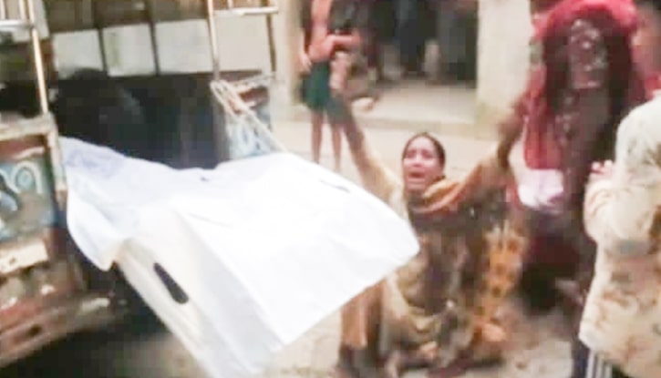 জুয়া খেলার টাকা দিতে না পারায় জুয়ারীকে মারপিট: আত্মহত্যা নিয়ে প্রশ্ন জুয়া খেলার টাকা দিতে না পারায় জুয়ারীকে মারপিট: আত্মহত্যা নিয়ে প্রশ্ন