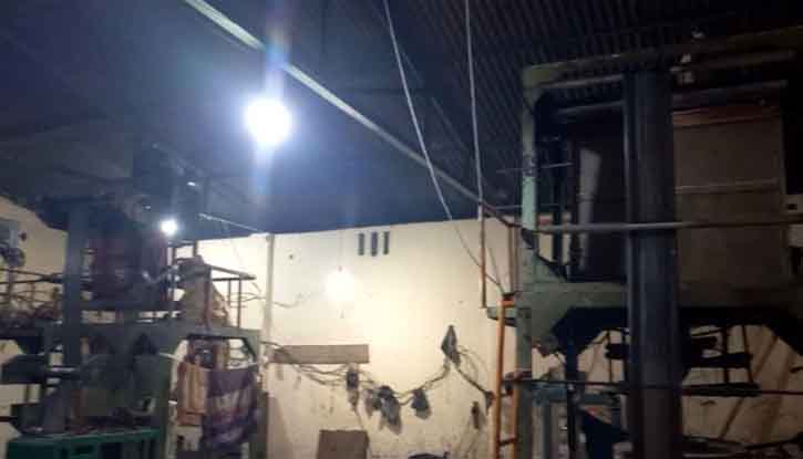 যুবলীগ নেতার অবৈধ পলিথিন কারখানা নির্বিঘ্নে চলছে ! যুবলীগ নেতার অবৈধ পলিথিন কারখানা নির্বিঘ্নে চলছে !