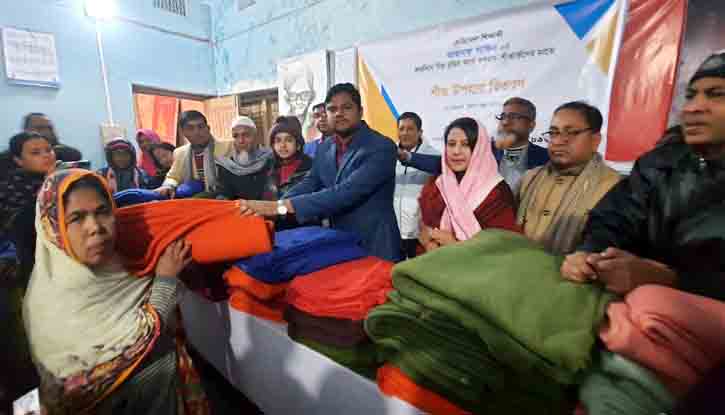 ঠাকুরগাঁওয়ে মেডিকেল ছাত্র শাফিনের উদ্যোগ শীতবস্ত্র বিতরণ