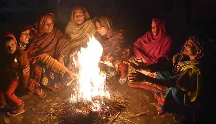হাড় কাঁপানো তীব্র শীতে কাঁপছে যশোরের মানুষ, বিপর্যস্ত জনজীবন হাড় কাঁপানো তীব্র শীতে কাঁপছে যশোরের মানুষ, বিপর্যস্ত জনজীবন
