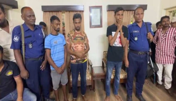 ছাত্রদলের নামে পিকনিকের চাঁদা তুলতে গিয়ে তিন যুবক আটক ছাত্রদলের নামে পিকনিকের চাঁদা তুলতে গিয়ে তিন যুবক আটক