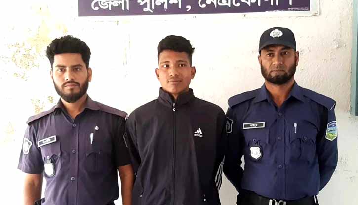 দুর্গাপুরে ২০ লাখ ভারতীয় রুপিসহ আদিবাসী যুবক আটক 