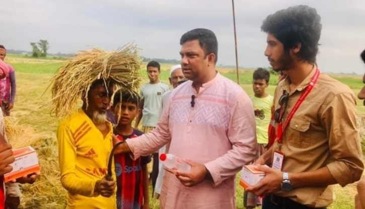 তীব্র তাপদাহে বিশুদ্ধ খাবার পানি নিয়ে তৃষ্ণার্ত কৃষকের পাশে ইউএনও