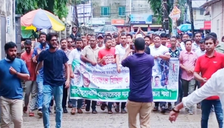 নেত্রকোনায় স্বেচ্ছাসেবক দলের মিছিল সমাবেশ