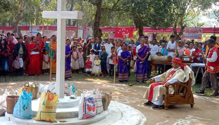 শেরপুরে আদিবাসীদের ঐতিহ্যবাহী ওয়ানগালা উৎসব অনুষ্ঠিত শেরপুরে আদিবাসীদের ঐতিহ্যবাহী ওয়ানগালা উৎসব অনুষ্ঠিত