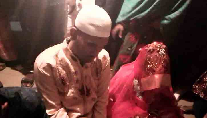 টাকার জন্য চলে যাওয়া সেই বর বিয়ে করলেন বিনা যৌতুকে