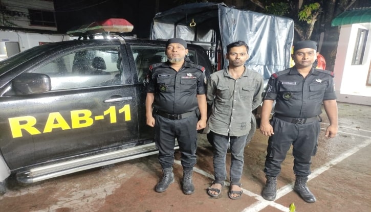 র‌্যাবের অভিযানে বিদেশী মদসহ এক মাদক ব্যবসায়ী গ্রেফতার