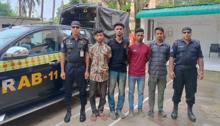 র্যাবের অভিযানে ইয়াবাসহ ৪ মাদক ব্যবসায়ী গ্রেফতার র্যাবের অভিযানে ইয়াবাসহ ৪ মাদক ব্যবসায়ী গ্রেফতার