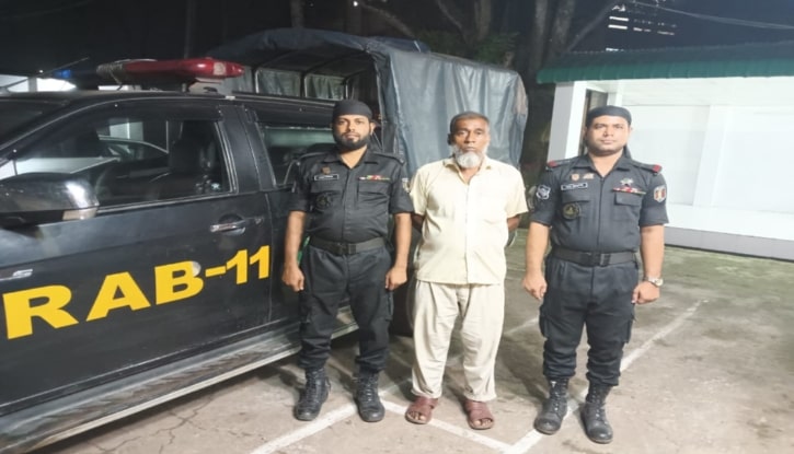 র‌্যাব-১১, সিপিসি-২ এর অভিযানে ২৪৭ বোতল ফেন্সিডিলসহ এক জন মাদক ব্যবসায়ী গ্রেফতার