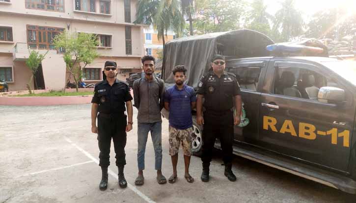 র্যাবের অভিযানে ১৮ কেজি গাঁজা এবং ৭৩ বোতল ফেন্সিডিলসহ দুই মাদক ব্যবসায়ী গ্রেফতার র্যাবের অভিযানে ১৮ কেজি গাঁজা এবং ৭৩ বোতল ফেন্সিডিলসহ দুই মাদক ব্যবসায়ী গ্রেফতার