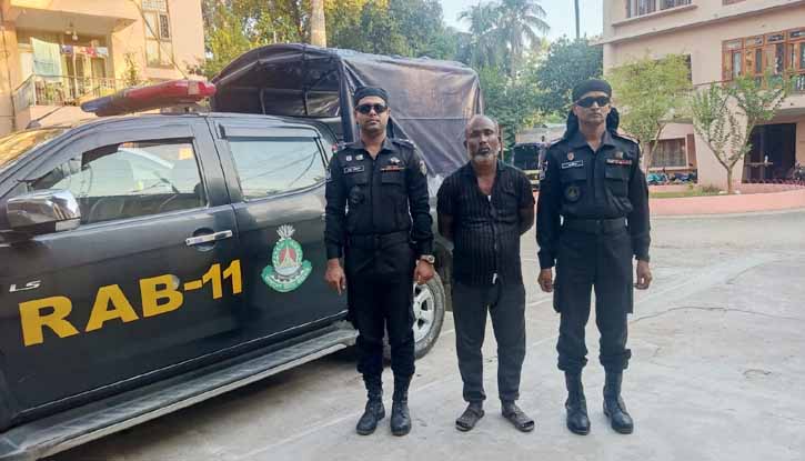 র্যাবের অভিযানে ৩৯৫ বোতল ফেন্সিডিলসহ এক মাদক ব্যবসায়ী গ্রেফতার র্যাবের অভিযানে ৩৯৫ বোতল ফেন্সিডিলসহ এক মাদক ব্যবসায়ী গ্রেফতার