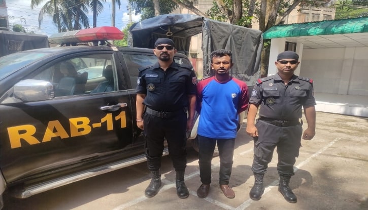 র্যাব-১১, সিপিসি-২ এর অভিযানে ৭০ কেজি গাঁজাসহ এক মাদক ব্যবসায়ী আটক র্যাব-১১, সিপিসি-২ এর অভিযানে ৭০ কেজি গাঁজাসহ এক মাদক ব্যবসায়ী আটক