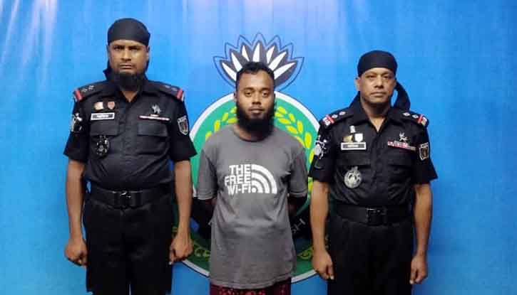 র্যাব-১৪’র সিপিসি-২ অভিযানে কারাদন্ড সাজাপ্রাপ্ত পলাতক আসামি আটক র্যাব-১৪’র সিপিসি-২ অভিযানে কারাদন্ড সাজাপ্রাপ্ত পলাতক আসামি আটক