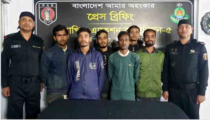 জয়পুরহাটে কিশোর গ্যাংয়ের লিডারসহ ৬ সদস্য আটক জয়পুরহাটে কিশোর গ্যাংয়ের লিডারসহ ৬ সদস্য আটক