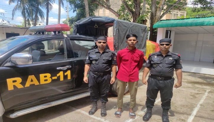 কুমিল্লায় পুলিশের লুট হওয়া অস্ত্র উদ্ধার কুমিল্লায় পুলিশের লুট হওয়া অস্ত্র উদ্ধার
