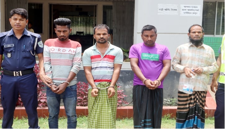 ফুলবাড়ীতে ডাকাতি ঘটনার ৪৮ ঘণ্টায় ডাকাত চক্রের ৪ সদস্য আটক ফুলবাড়ীতে ডাকাতি ঘটনার ৪৮ ঘণ্টায় ডাকাত চক্রের ৪ সদস্য আটক