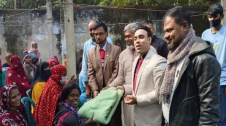 প্রতিবন্ধীদের হাতে কম্বল তুলে দিলেন ইউএনও প্রতিবন্ধীদের হাতে কম্বল তুলে দিলেন ইউএনও