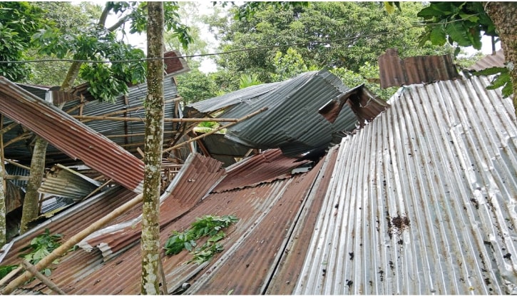 কেন্দুয়ায় কাল বৈশাখীর ছোবলে লন্ড ভন্ড স্কুল ঘর