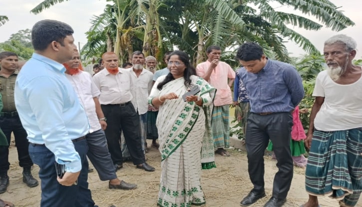 মোজাফরপুর আশ্রায়ন প্রকল্প পরিদর্শনে তাহমিনা আক্তার