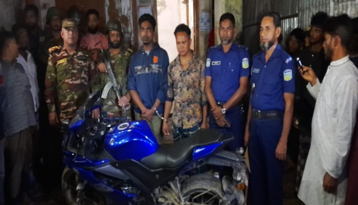 নেত্রকোনায় পৃথক পৃথক স্থানে সেনাবাহিনীর অভিযান: ভারত থেকে চোরাই পথে আনা মোটরসাইকেল সহ দুই চোরাকারবারি আটক: ৯৯ বস্তা চিনি জব্দ